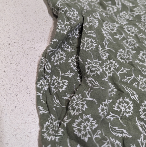 3/4 length jumpsuit - Old Navy - Medium - Picture 3 of 5